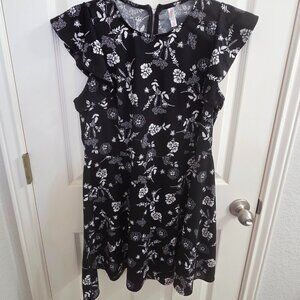 Pre-Loved Xhilaration Black & White Floral Flutter Sleeve Dress (XL)